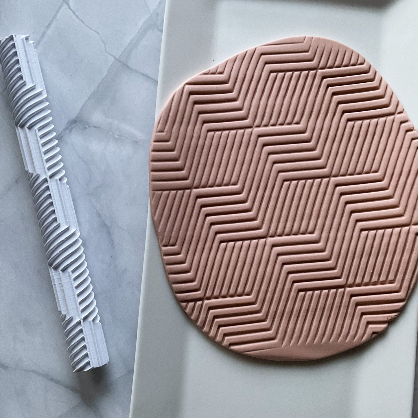 Geometric Lines Pattern Roller