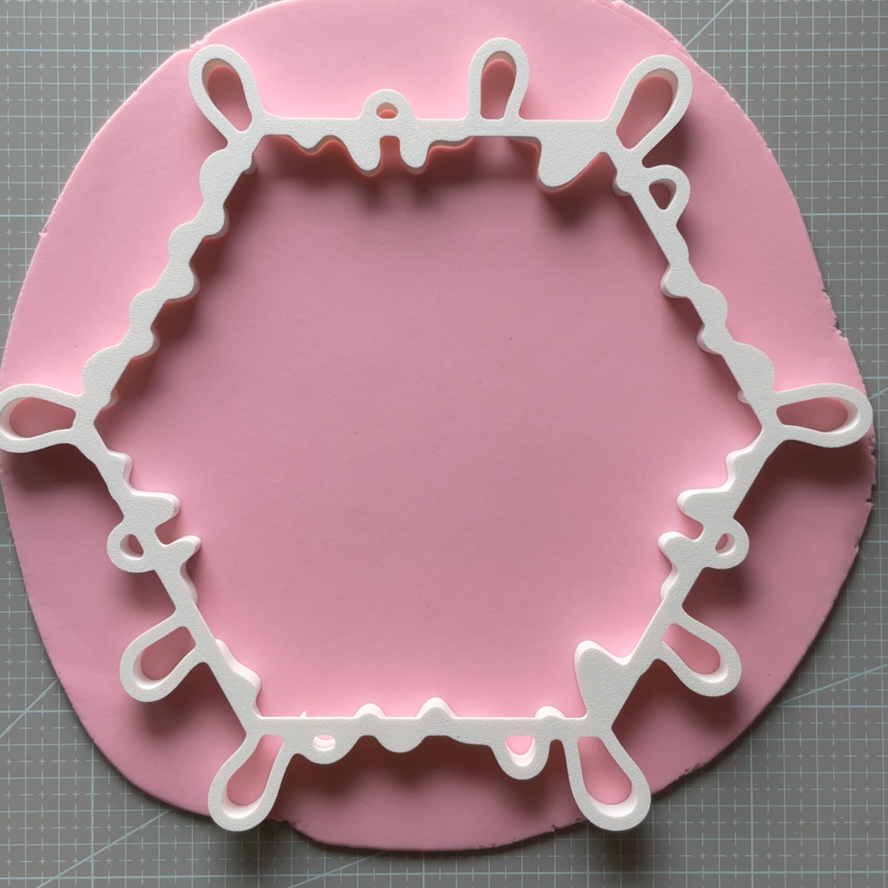 Drips Circle Fondant Cutter